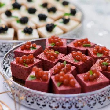 Dogberry and Apple fruit bar in Glasgow